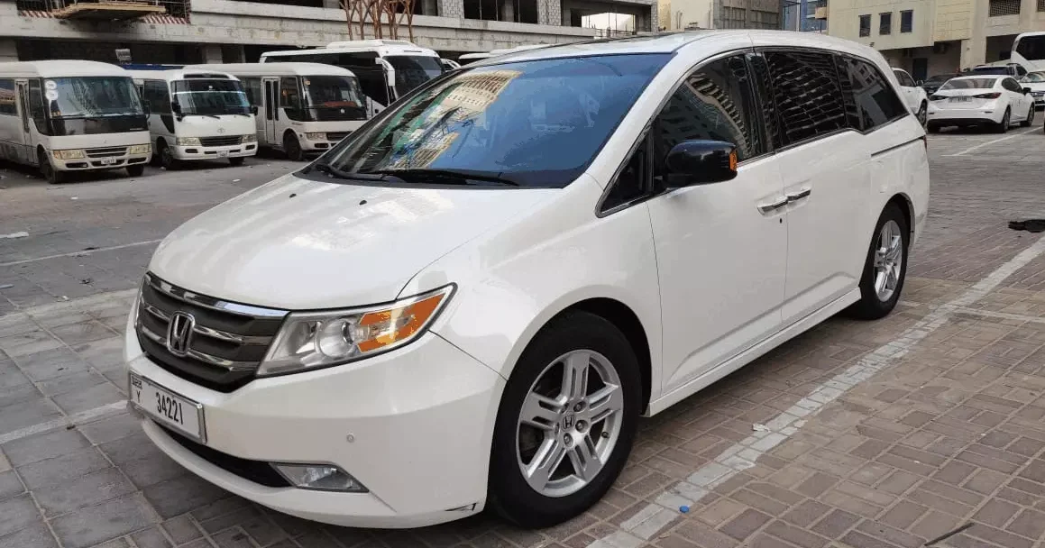 8-seater-car-rental-sharjah