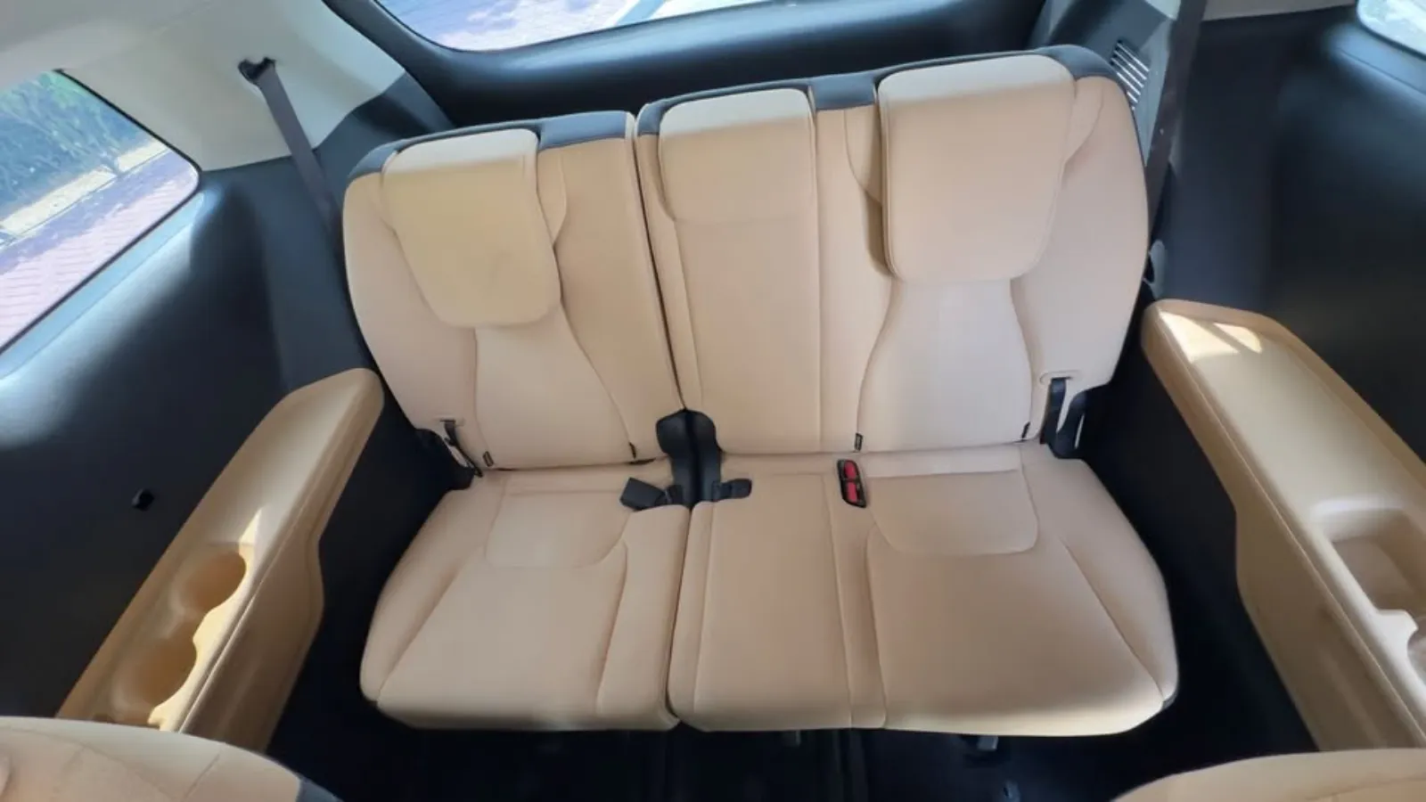 kia carnival luggage space