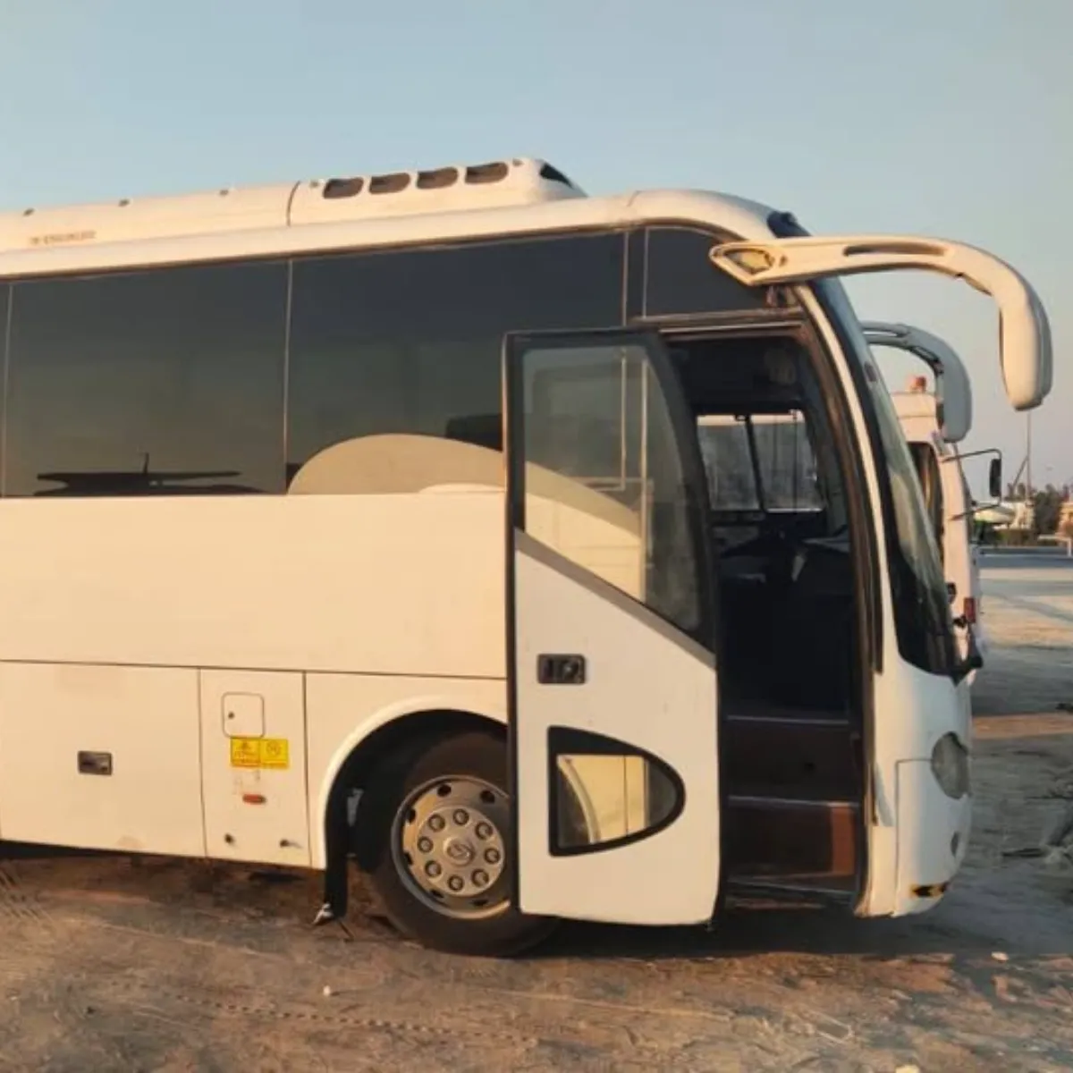 luxury bus hire dubai
